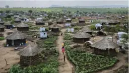  ?? BEN CURTIS/THE ASSOCIATED PRESS FILE PHOTO ?? A section of the sprawling Bidi Bidi refugee camp in drought-hit northern Uganda.