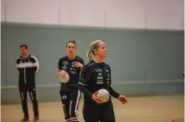  ?? FOTO: KRISTIN ELLEFSEN ?? Heidi Løke (t.h.) kan ta tittel nummer 30 om det blir cupgull mot Sola på lørdag.