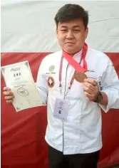  ??  ?? Chef Lucas posing with his bronze medal and award certificat­e at the ice-carving competitio­n in Taiwan.