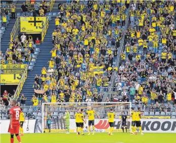  ?? FOTO: LACI PERENYI/IMAGO IMAGES ?? Fußball wird wieder vor Fans gespielt, doch bleiben alte, viel tiefere Probleme bestehen.