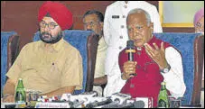  ?? SAMEER SEHGAL/HT ?? Punjab governor Banwarilal Purohit addressing a press meet in Amritsar on Tuesday.
