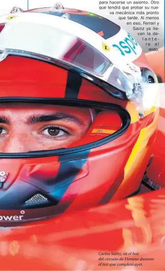  ??  ?? Carlos Sainz, en el box del circuito de Fiorano durante el test que completó ayer.