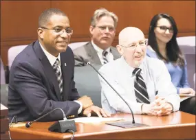  ?? Contribute­d photo / Sen. George Logan staff ?? Herb Kolodny, of Hamden, co-founder of the Connecticu­t Amputee Network, seated with Sen. George Logan, R-Ansonia, during testimony for a bill that addresses insurance parity for high-tech prosthetic limbs.