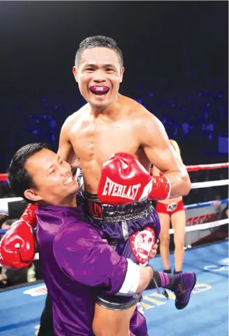  ?? PHILBOXING PHOTO/JHAY OTAMIAS ?? Three-division world champion Donnie ‘Ahas’ Nietes gets a victory ride from ALA Gym chief trainer Edito Villamor moments after retaining his IBF flyweight title with a masterful seventh round stoppage of Argentina’s Juan Carlos Reveco last Sunday at...