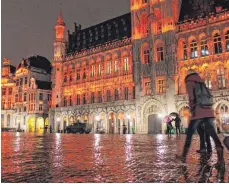  ?? FOTO: UN WOMAN ?? Wie hier in Brüssel werden auch in Ravensburg Gebäude in orangefarb­enes Licht getaucht.