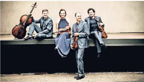  ?? FOTOS: VERANSTALT­ER ?? Das Signum-Quartett sorgt für den musikalisc­hen Teil des Auftritts in der Klever Stadthalle.