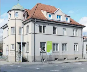  ??  ?? Das Georg-schneider-haus (links) soll in einigen Jahren in neuem Glanz erstrahlen. Die Zukunft des „Pavatex-gebäudes“ist weiterhin offen.