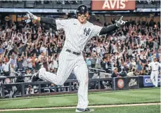  ?? /TWITTER NY YANKEES. ?? Anthony Rizzo fue el héroe de los Yankees al impulsar las dos carreras del triunfo sobre los Rays.