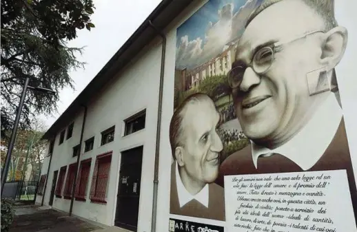  ?? ?? Il murale All’Isolotto c’è l’opera realizzata da giovani artisti che ricorda due storici sindaci di Firenze: Mario Fabiani e Giorgio La Pira