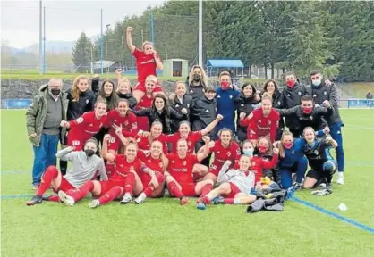  ?? Foto: CA Osasuna ?? La plantilla de Osasuna celebra en Ibaia el triunfo ante el Alavés.