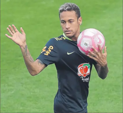  ?? FOTO: AP ?? Neymar, el anhelado fichaje de Florentino Pérez El presidente merengue está dispuesto a tirar la casa por la ventana