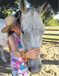  ?? PHOTO: SHELLY SANDERS ?? Dynamic duo . . . Sky Sanders, of Alexandra, spending quality time with her horse Cougar.