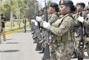  ?? RAÚL ASENCIO/LISTÍN DIARIO ?? Fuerza. Junto a los hombres, las mujeres se integran armoniosam­ente con los hombres como soldados.