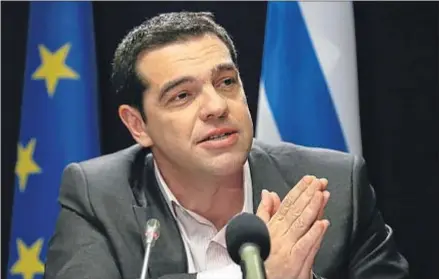  ?? JULIEN WARNAND / EFE ?? El primer ministro griego, Alexis Tsipras, al término de la cumbre europea
