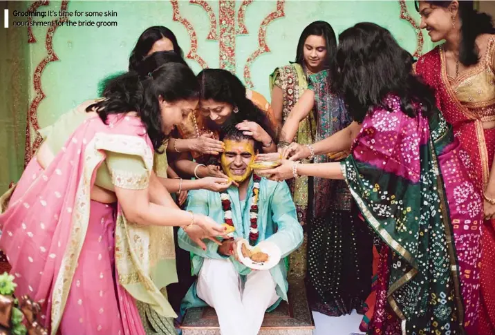  ??  ?? Grooming: It’s time for some skin nourishmen­t for the bride groom
DKREATE PHOTOGRAPH­Y