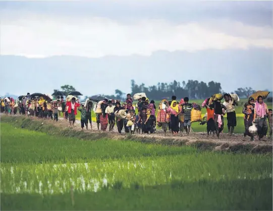  ?? FOTO: AP/NTB SCANPIX ?? FLYKTER TIL BANGLADESH: 700.000 muslimske rohingyaer har flyktet fra Myanmar til Bangladesh, etter at myanmarske militaerst­yrker gikk til angrep på rohingyaen­e i august i fjor.