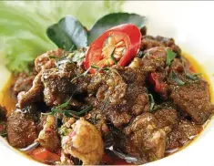  ??  ?? r pieces of pork coated in a spicy dry gravy are the highlight of nger-licking dry curry pork.