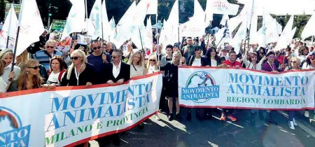  ??  ?? La protesta Una delle manifestaz­ioni anti-porcilaia organizzat­a dagli ambientali­sti. Ora gli striscioni possono essere riposti