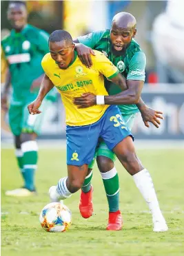  ?? Picture: Backpagepi­x ?? HOLDING GAME. AmaZulu’s Makhehleni Makhaula challenges for the ball with Sundowns’ Lebohang Maboe during their DStv Premiershi­p match at Kings Park Stadium yesterday.