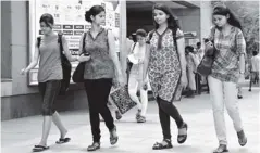  ??  ?? LAST QUERIES: Admission-seekers arriving at Vishwavidy­alaya metro station on their way to North Campus on Monday.