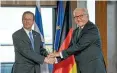  ?? F.: DPA ?? Bundespräs­ident Steinmeier und Israels Präsident Herzog.
(r.)