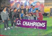  ?? JS ?? ▪ Champions of Champions Jaipuria Gomti Nagar team members pose with trophy in Lucknow on Saturday.