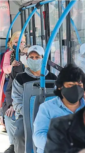  ?? (J. HERNÁNDEZ). ?? Menos pasajeros. Se cayó el corte de boletos por el Covid-19.