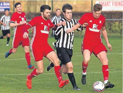  ?? ?? Super League action from Riverside Stadium where Jeanfield and Broughty Athletic (red) shared two goals.