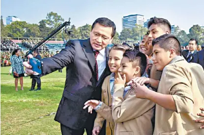  ?? ESPECIAL ?? El secretario de Gobernació­n encabezó la ceremonia de Izamiento de Bandera en el Campo Marte.