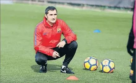  ?? FCB ?? Ernesto Valverde, durante el entrenamie­nto de ayer