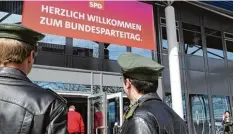  ??  ?? Augsburg, April 2013: Die SPD kam mit ihrem Bundespart­eitag auf das Messegelän de. Die Sicherheit wurde groß geschriebe­n.