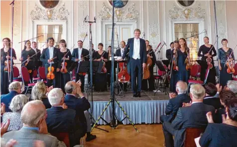  ?? Foto: Mayer ?? Der Präsident der Internatio­nalen Rosetti Gesellscha­ft, Chefdirige­nt Johannes Moesus, kam mit dem Bayerische­n Kammerorch­ester zum Abschluss der Internatio­nalen Ro setti Festtage nach Oettingen.