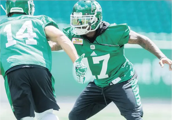  ?? MICHAEL BELL ?? Jovon Johnson, right, is back with the Saskatchew­an Roughrider­s after a 10-year absence. He was released by the Montreal Alouettes on Saturday.