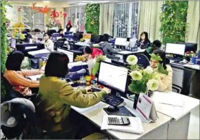 ?? THE YOMIURI SHIMBUN (JAPAN) ?? Workers are seen at a broker’s office in Hanoi, which assists students in studying overseas. They are preparing to expand their business in response to Japan’s new legal framework for receiving more foreign workers.