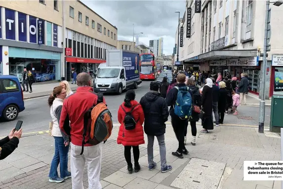  ?? John Myers ?? The queue for Debenhams closing down sale in Bristol