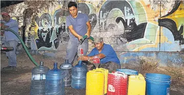  ??  ?? AFECTACIÓN. DURANTE AL MENOS DOS DÍAS, HABITANTES DEL AMSS NO TUVIERON AGUA POTABLE.