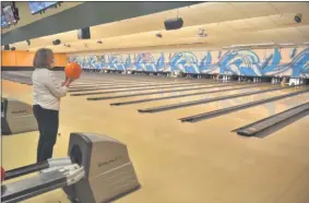  ?? LAUREN HALLIGAN — MEDIANEWS GROUP ?? Saratoga Springs Mayor Meg Kelly prepares to throw a ball during a game of bowling on Monday at Saratoga Strike Zone in Saratoga Springs.