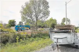  ?? CATHIE COWARD HAMILTON SPECTATOR FILE PHOTO ?? The city issued building permits to the owner of the 10 Newman Rd. site, pictured in this September 2020 photo, for a onestorey home despite zoning that didn’t allow for the developmen­t.