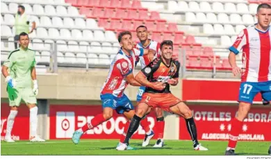  ?? ERASMO FENOY ?? Crespo, Villapalos, Robin y Alcázar defienden ante el Sabadell.