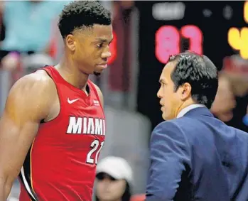  ?? JOHN MCCALL/STAFF PHOTOGRAPH­ER ?? Heat President Pat Riley said Hassan Whiteside, left, and coach Erik Spoelstra, right, need work out their difference­s.