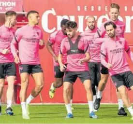  ?? Foto: Efe ?? Los jugadores del Sevilla, durante un entrenamie­nto.