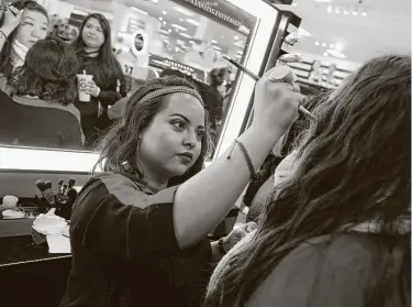  ?? Antonio Perez / TNS file photo ?? Paola Rueda applies makeup for customer Marcelina Bell at a Sephora inside a Chicago J.C. Penney store in 2016. Sephora has threatened not to reopen its more than 600 shops inside Penney stores.