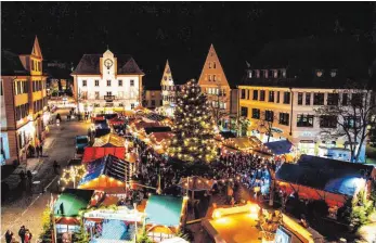  ?? ARCHIVFOTO: MAS ?? Der Ehinger Weihnachts­markt öffnet am Freitag, 8. Dezember, zum 31. Mal seine Pforte.