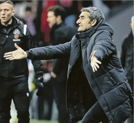  ?? FOTO: EFE ?? Ernesto Valverde El entrenador del Athletic se desgañita en un momento del partido jugado anoche en el Metropolit­ano