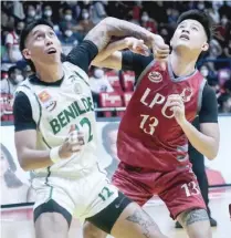  ?? GMA SPORTS PHOTO ?? St. Benilde’s Miguel Corteza (left) and Lyceum’s Patrick Montano battle for the rebound during the NCAA men’s basketball at the Filoil EcoOil Centre in San Juan City on Friday, Nov. 18, 2022.