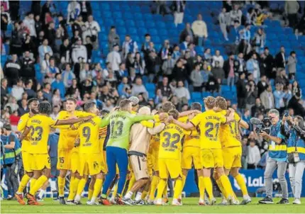  ?? Foto: Efe ?? La plantilla del Barcelona, realizando la celebració­n que provocó la invasión del terreno de juego.