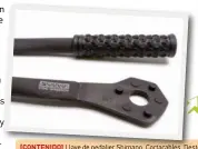  ??  ?? Lo mejor. Remate final de las herramient­as. Lo peor. Cierres del maletín. [CONTENIDO] Llave de pedalier Shimano. Cortacable­s. Destornill­ador plano. Destornill­ador de estrella. Kit llaves Allen 7 piezas 1.5/2/2.5/3/4/5/6mm. Llave Allen 8mm. Triple llave...