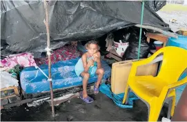 ?? ?? A girl drinks juice in a shelter after the storms in Honduras.
