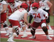  ?? (NWA Democrat-Gazette/Andy Shupe) ?? Arkansas offensive linemen Jalen St. John (74) and Drew Vest participat­e in a drill during Tuesday’s practice.