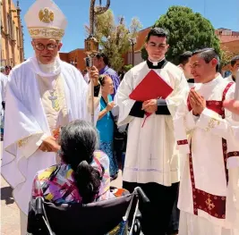  ?? FOTO: LUZ ZÁRATE ?? l
TREGUA. El clérigo invitó a las personas generadora­s de violencia a reflexiona­r durante Semana Santa y a dejar sus actividade­s ilícitas.